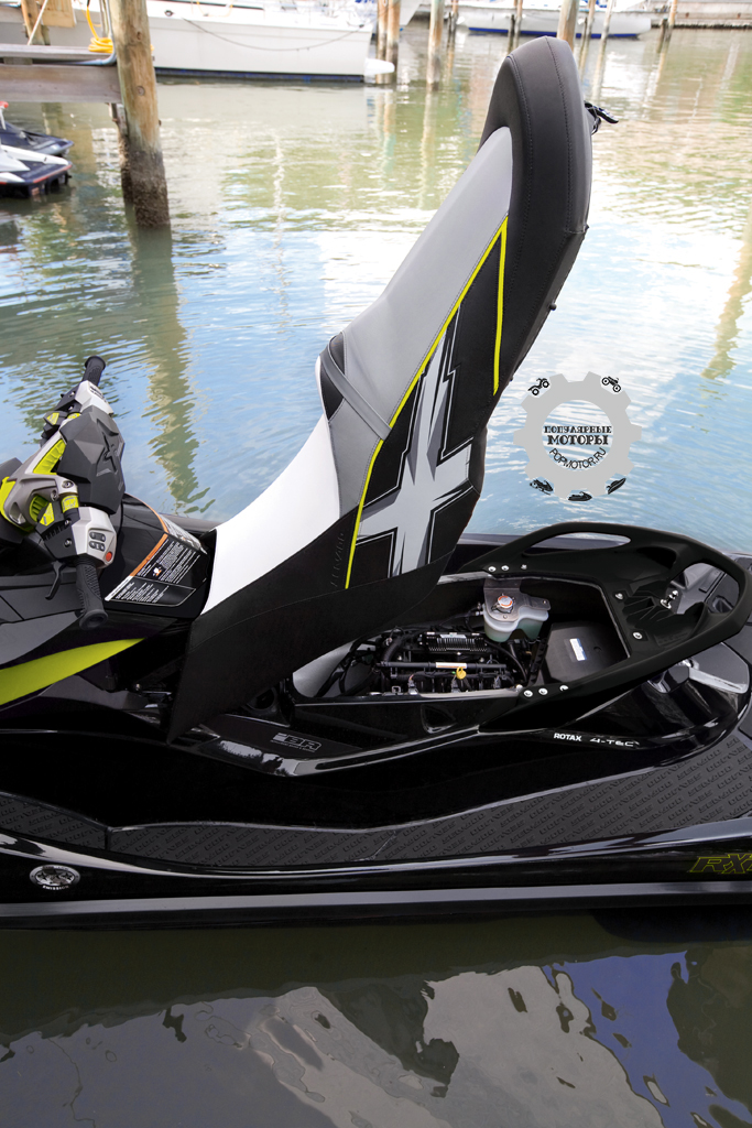 Фото гидроцикла Sea-Doo RXT-X 260 2013 подъемное сиденье