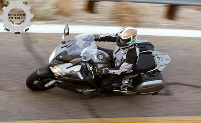 Фото мотоцикла Yamaha FJR1300 — 10 лучших туристических мотоциклов