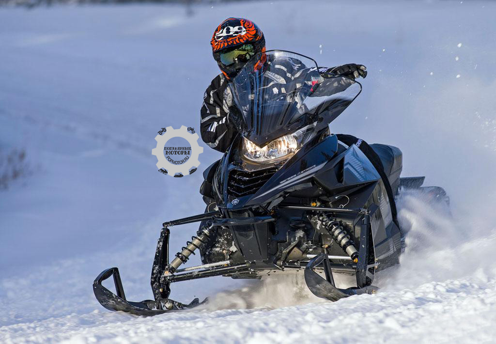 Фото снегохода Yamaha SR Viper R-TX DX 2015 — цепкость на поворотах