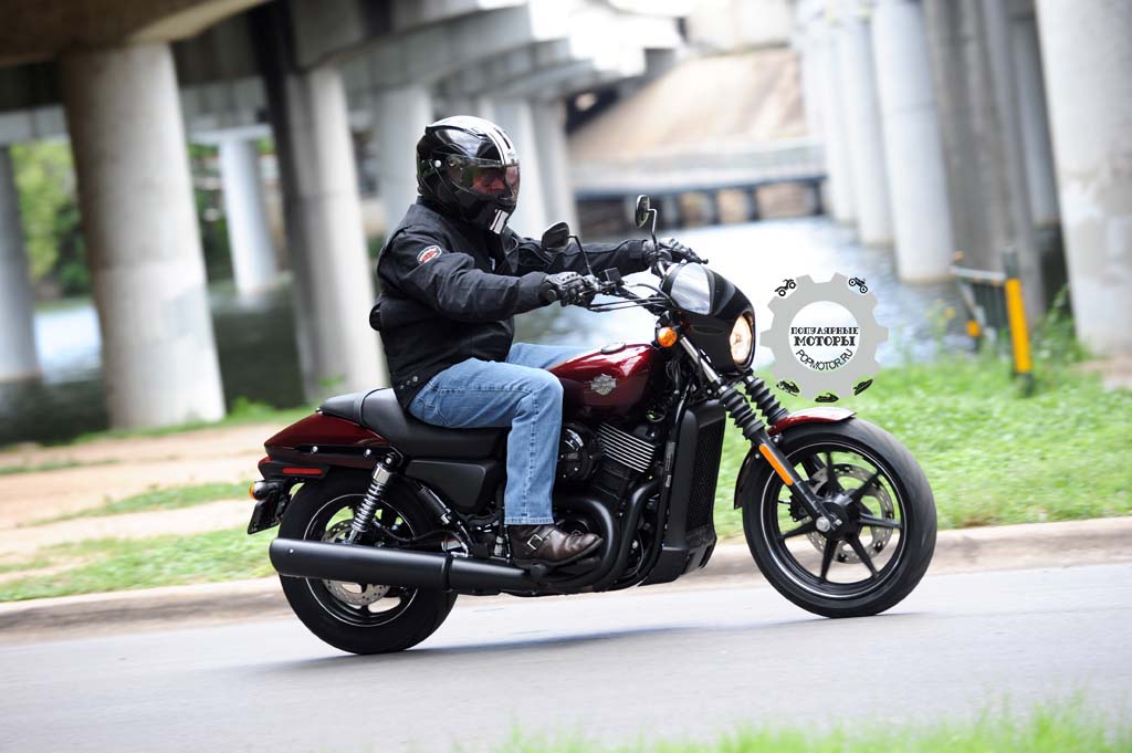 Фото мотоцикла Harley-Davidson Street 750 2015 — под мостом