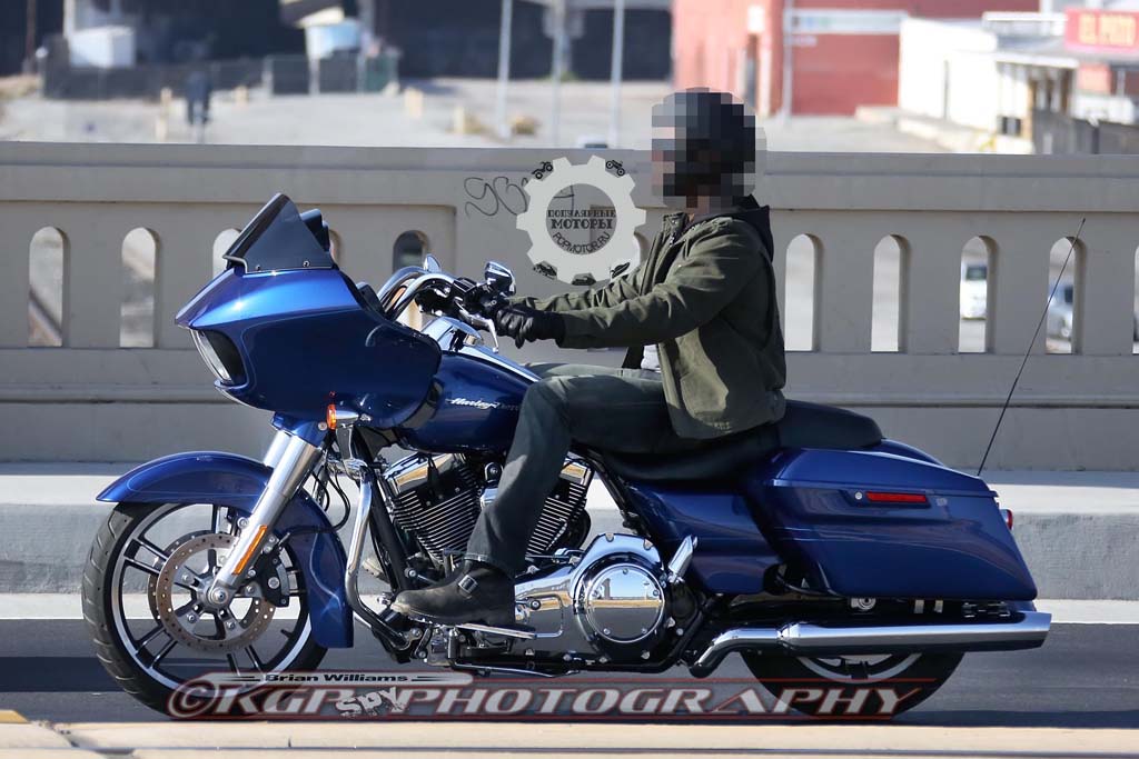 Первые фото мотоцикла Harley-Davidson Road Glide 2015 — профиль