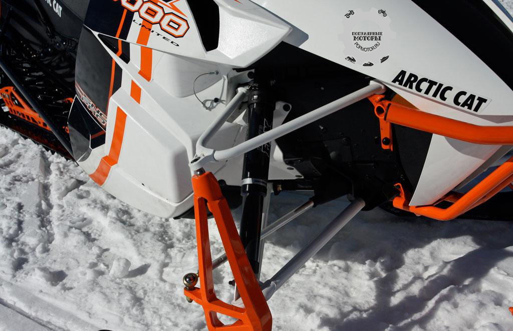 Фото снегохода Arctic Cat M8000 Sno Pro 2015 — амортизаторы