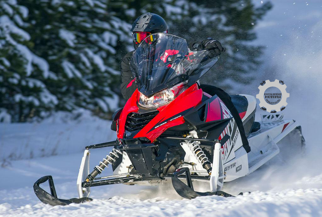 Viper L-TX DX в яркой бело-красной расцветке очень эффектно смотрится на снегу.