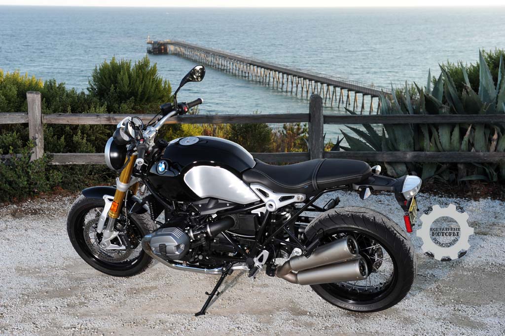 Фото мотоцикла BMW R NineT 2014 — вид слева сверху