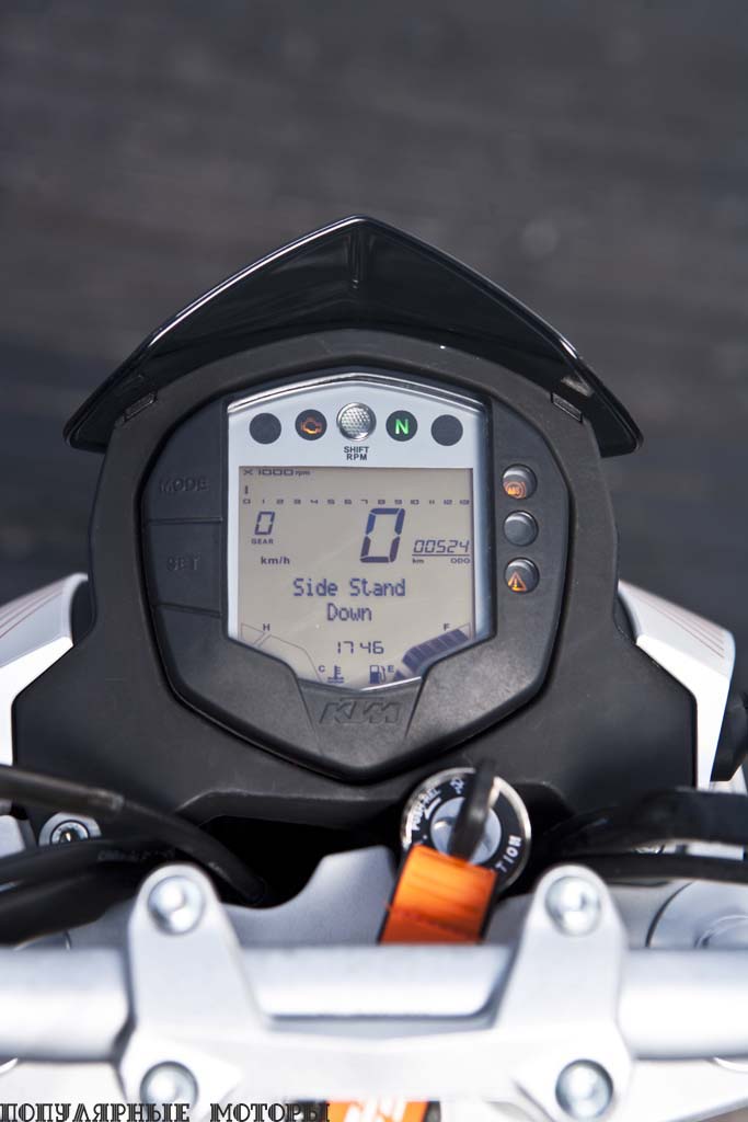 Фото KTM 390 Duke 2015 — приборная панель