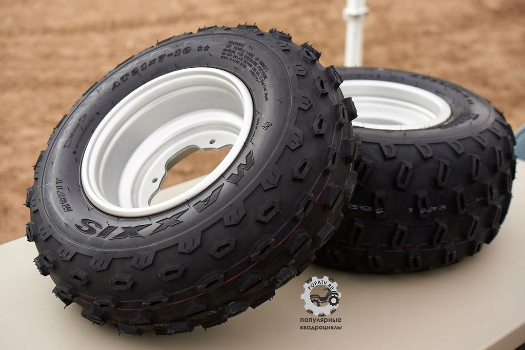 Шины Maxxis значительно улучшили управляемость Raptor.