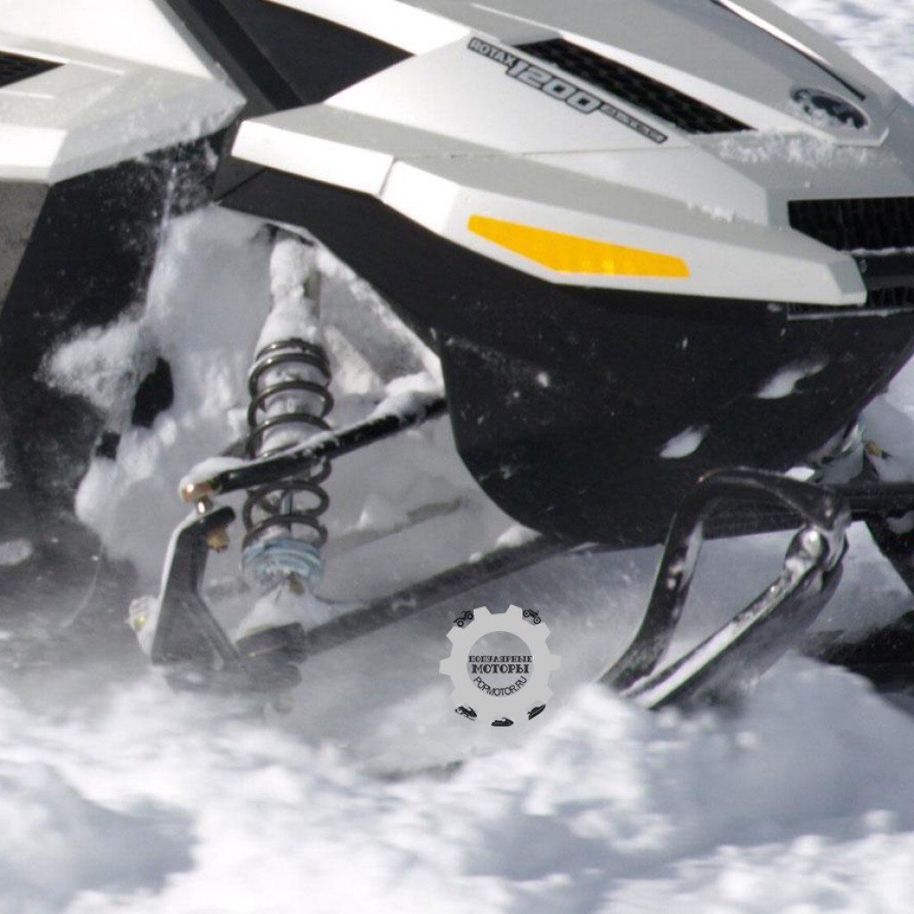 Фото снегохода Ski-Doo Grand Touring SE 1200 2013 передние газовые амортизаторы высокого давления