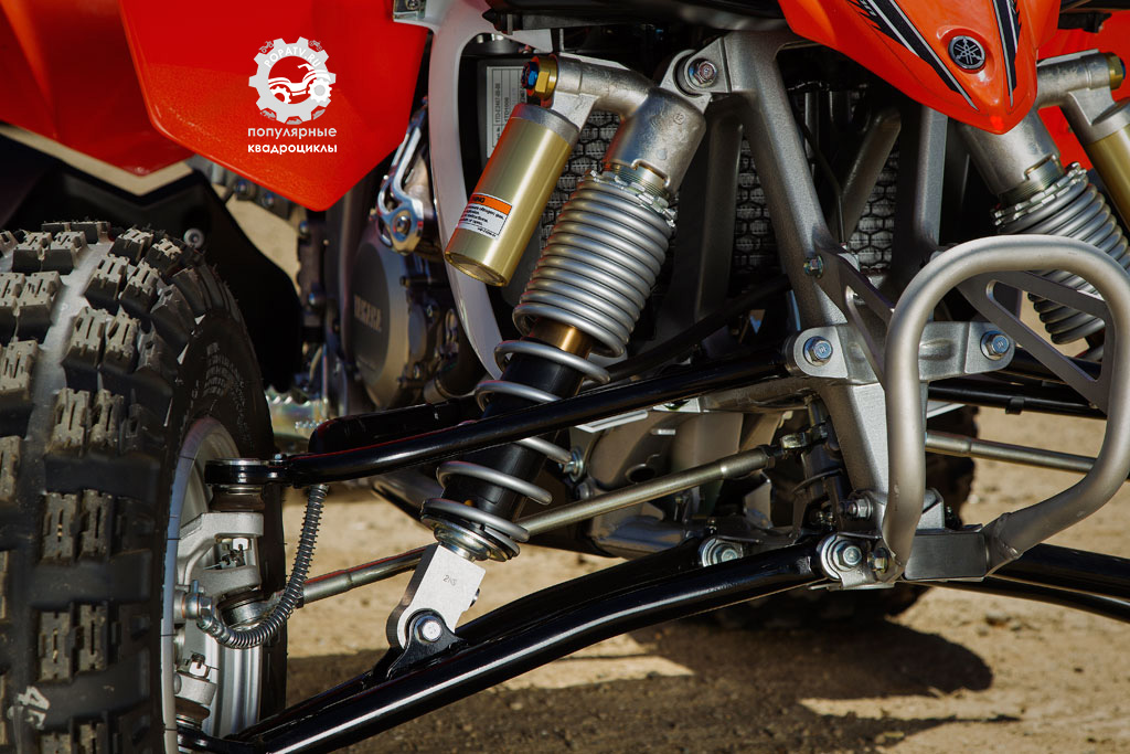 Фото квадроцикла Yamaha YFZ450R 2014 передние амортизаторы