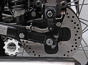 Задних барабанных тормозов больше нет: все модели 2014 года оборудованы дисковыми тормозами на всех трёх колёсах.