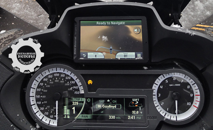 Фото мотоцикла BMW R1200RT 2014 — приборная панель