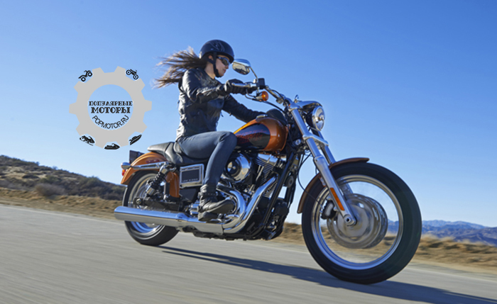 Фото мотоцикла Harley-Davidson Low Rider 2014 по дороге