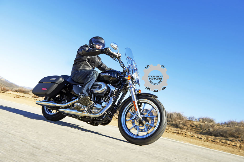 Фото мотоцикла Harley-Davidson SuperLow 1200T 2014 движение