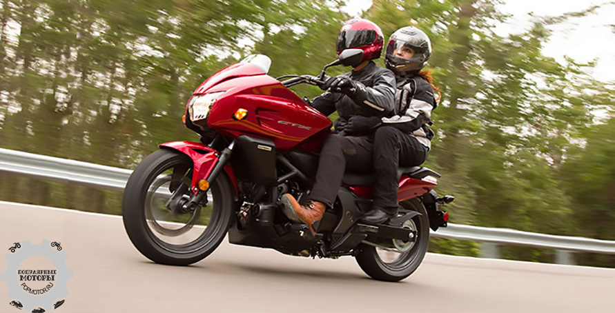Фото мотоцикла Honda CTX700 2014 - вид слева двое