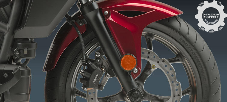 Фото мотоцикла Honda CTX700 2014 - переднее колесо