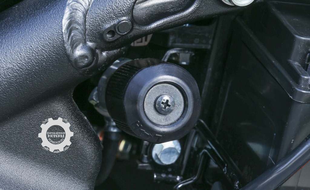 Фото мотоцикла Honda Gold Wing Valkyrie 2014 регулятор преднатяга
