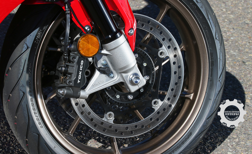 Фото мотоцикла Honda Interceptor 2014 — ABS