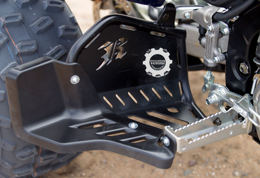 Фото обзора Yamaha Raptor 700R SE и YFZ450R SE 2014 — Yamaha Raptor 700R SE 2014 защита пятки