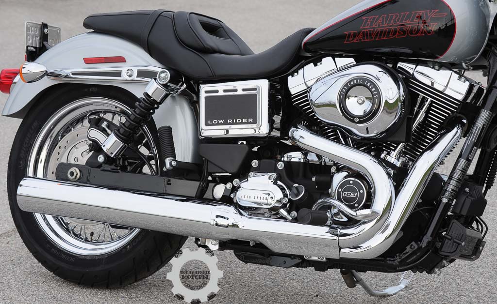 Фото обзора мотоцикла Harley-Davidson Low Rider 2014 — эмблемы