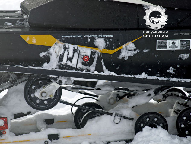 Ski-Doo MXZ TNT 4-Tec 1200 с задней подвеской rMotion – самый комфортабельный и настраиваемый снегоход в категории 4-тактных спортивных круизеров.