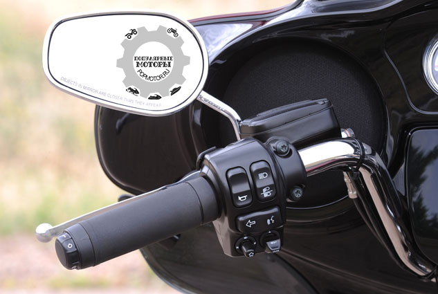 Фото туристических мотоциклов Harley-Davidson 2014 года — органы управления на ручках руля