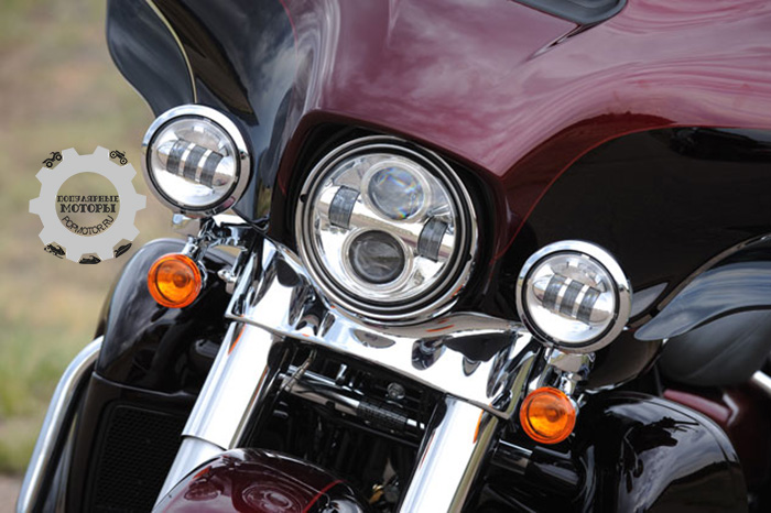 Фото туристических мотоциклов Harley-Davidson 2014 года — потрясающая LED фару Daymaker