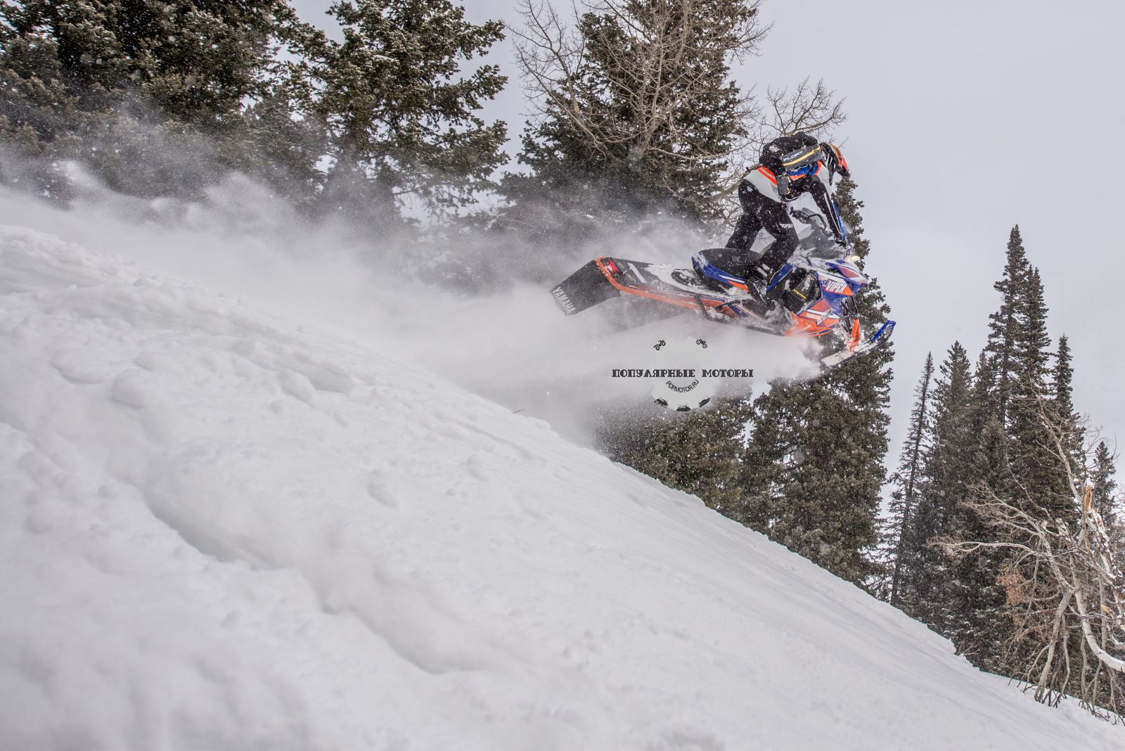 Фото первого взгляда на горные снегоходы Yamaha SR Viper MTX 2015 полет