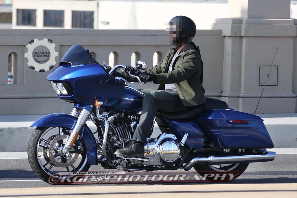Замечен мотоцикл Harley-Davidson Road Glide 2015 года