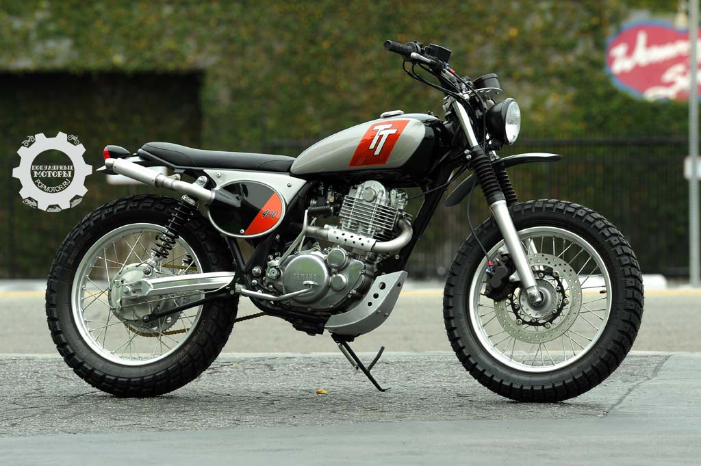 Фото мотоцикла Yamaha SR400 2015 - вид справа