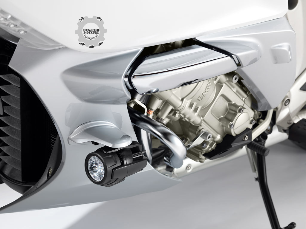 Фото мотоцикла BMW K1600GTL Exclusive 2014 — двигатель