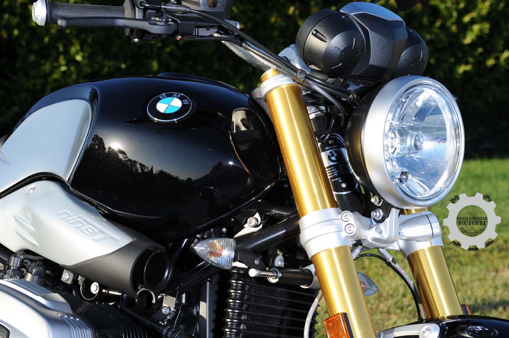 Фото мотоцикла BMW R NineT 2014 — бак и фара
