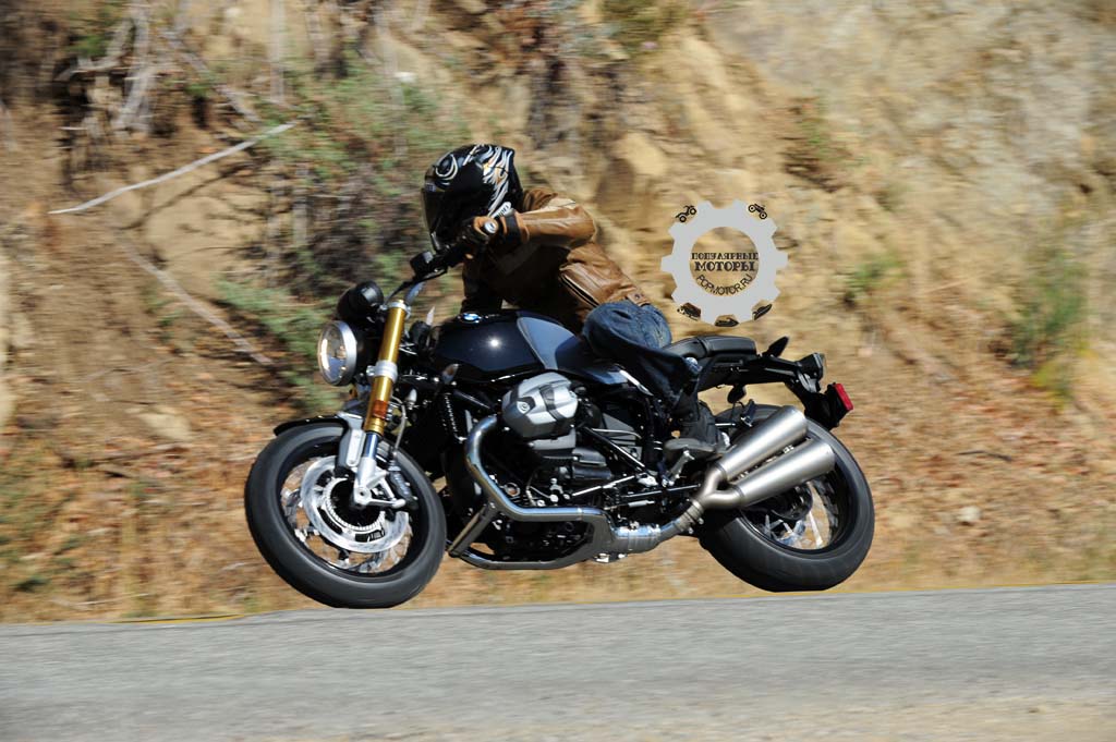 Фото мотоцикла BMW R NineT 2014 - вид слева в повороте
