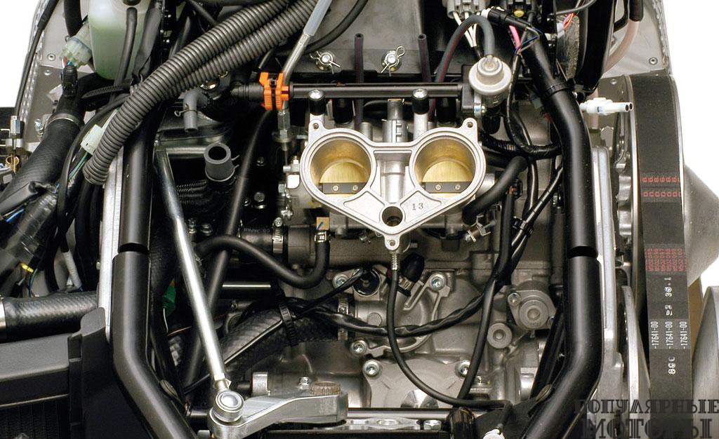 Четырёхтактный двухцилиндровый двигатель Phazer объёмом 500 «кубиков» оборудован двойным 43-миллиметровым корпусом дроссельной заслонки Keihin, который является частью современной электронной системы впрыска топлива.
