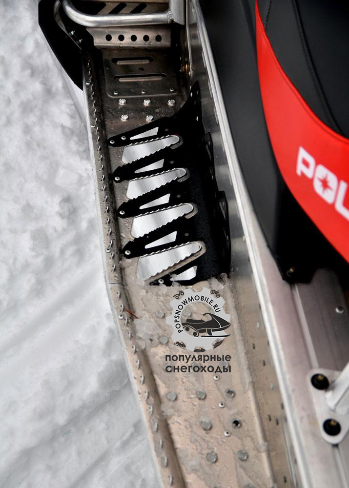 У подножек Hybrid RMK/Rush нет таких больших отверстий для сброса снега, как у подножек RMK PowerTrack, но они достаточно жёсткие и надёжные.