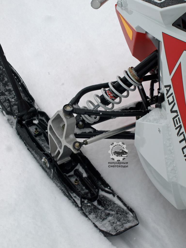 Передняя подвеска Pro-Ride у Indy Adventure оснащена пластиковыми лыжами Pro-Steer и амортизаторами RydeFX MPV, контролирующими ход в 7.1 дюйма.