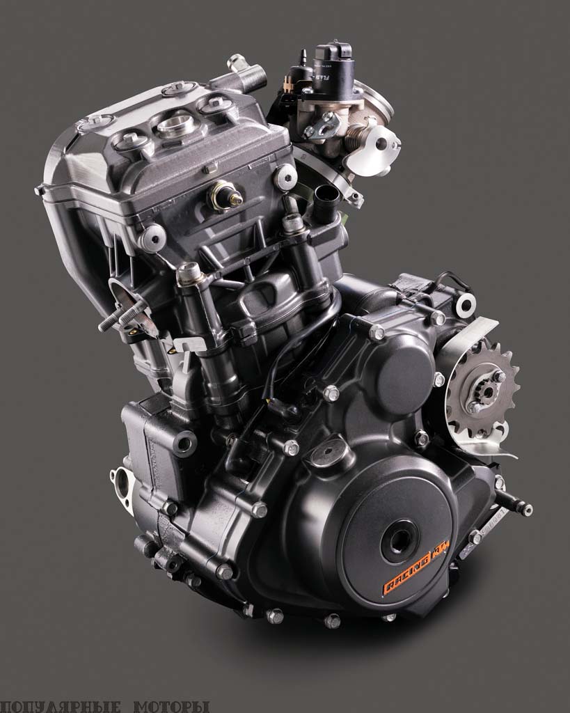 Фото KTM 390 Duke 2015 — двигатель RACING