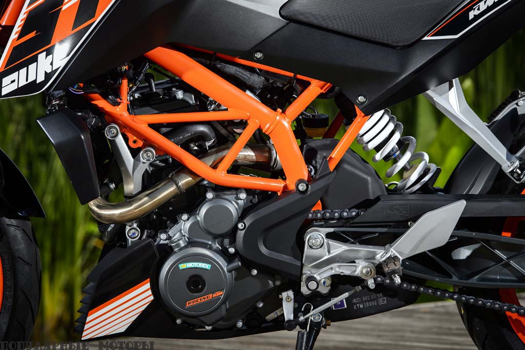 Фото KTM 390 Duke 2015 — двигатель