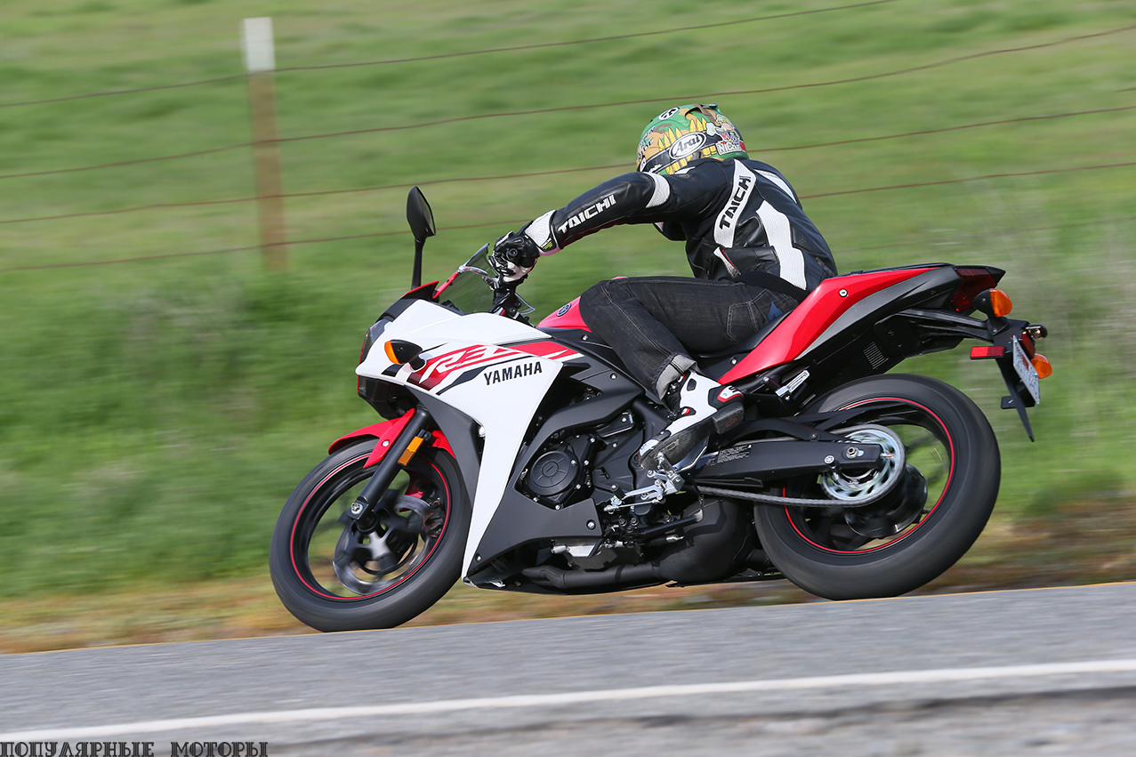 Фото Yamaha YZF-R3 2015 — вид слева на скорости