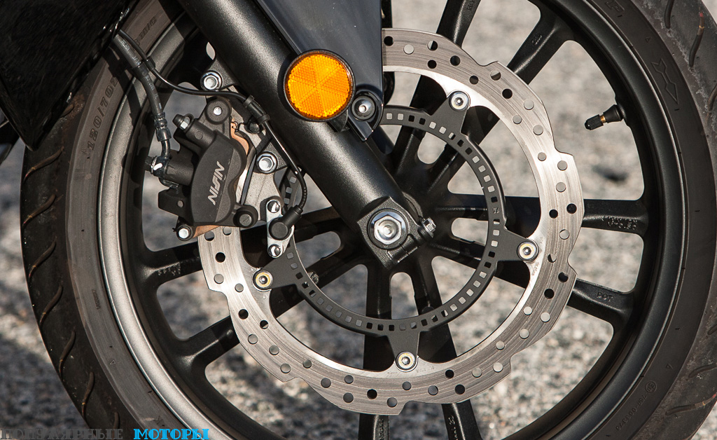 Фото скутера Honda NM4 — тормоза